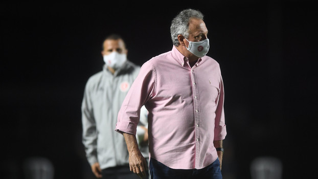 Abel Braga comanda o novo líder do Brasileirão Abel Braga comanda o novo líder do Brasileirão