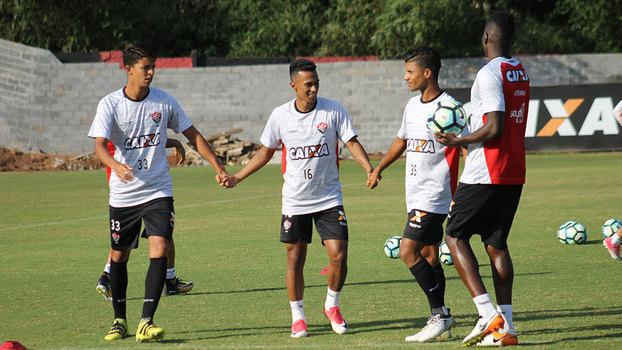 Jogadores do Vitória durante treino conduzido por Vagner Mancini, em Salvador Jogadores do Vitória durante treino conduzido por Vagner Mancini, em Salvador