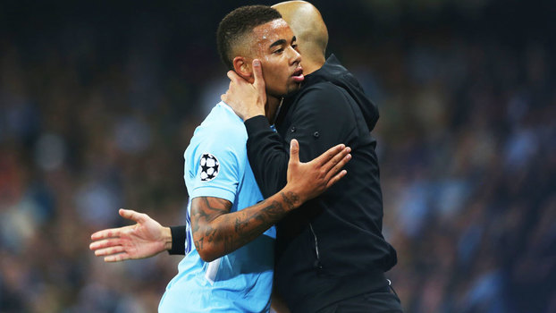 Não é pouca coisa a diferença: compare Gabriel Jesus nas mãos de Guardiola com o do Palmeiras