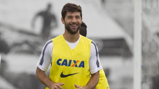 Empresa quer ver contrato de venda de Felipe e pede busca e força policial no Corinthians