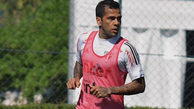 Daniel Alves em treino do São Paulo