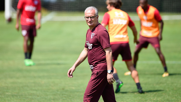 Dorival Júnior comandando treino do São Paulo no CT da Barra Funda Dorival Júnior comandando treino do São Paulo no CT da Barra Funda