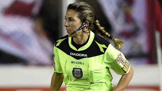 A árbitra Gisela Trucco foi a primeira mulher a apitar um jogo na 1ª divisão argentina A árbitra Gisela Trucco foi a primeira mulher a apitar um jogo na 1ª divisão argentina