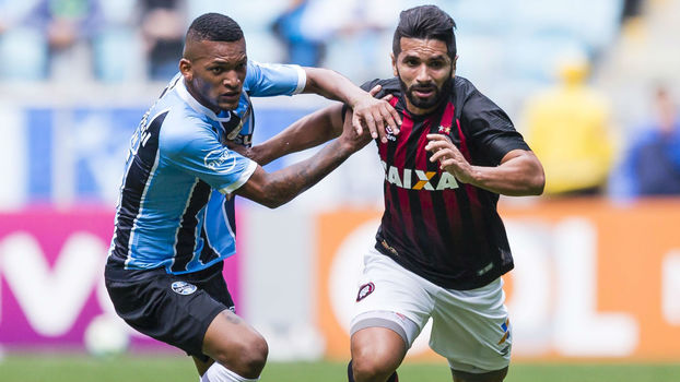 Grêmio e Atlético-PR duelaram na Arena Grêmio e Atlético-PR duelaram na Arena