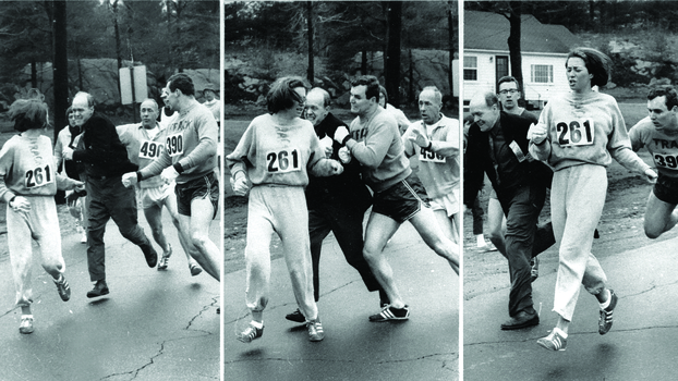 Kathrine Switzer sendo empurrada por Jock Semple na Maratona de Boston de 1967 Kathrine Switzer sendo empurrada por Jock Semple na Maratona de Boston de 1967