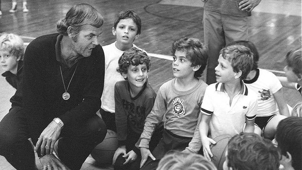 Wlamir conversa com as crianças do Corinthians, em 1977 Wlamir conversa com as crianças do Corinthians, em 1977