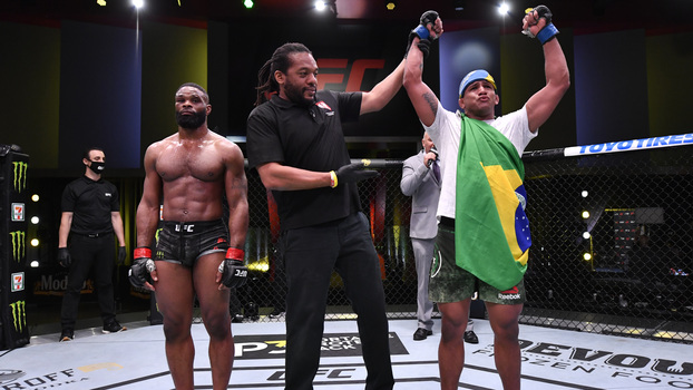 Gilbert 'Durinho' após a vitória sobre Tyron Woodley no UFC Fight Night em 30 de maio Gilbert 'Durinho' após a vitória sobre Tyron Woodley no UFC Fight Night em 30 de maio