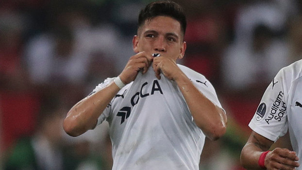 Cria do Independiente, Ezequiel Barco beija o símbolo do 'Rey de Copas' Cria do Independiente, Ezequiel Barco beija o símbolo do 'Rey de Copas'