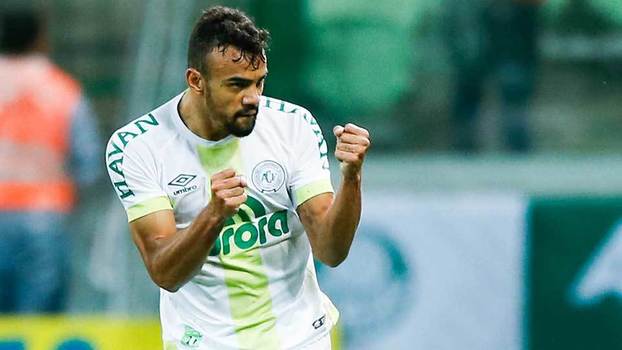 Fabrício Bruno comemora gol pela Chapecoense contra o Palmeiras no Brasileiro de 2017 Fabrício Bruno comemora gol pela Chapecoense contra o Palmeiras no Brasileiro de 2017
