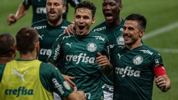 Raphael Veiga comemora na vitória sobre o Flu, em 2020 Raphael Veiga comemora na vitória sobre o Flu, em 2020