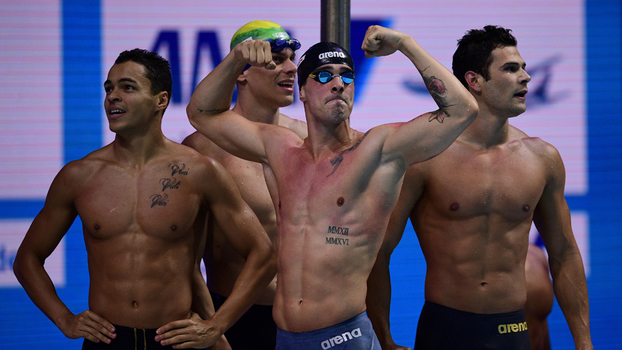 Brasil levou a prata no revezamento 4x100m masculino com Cesar Cielo, Gabriel Santos, Bruno Fratus e Marcelo Chierighini Brasil levou a prata no revezamento 4x100m masculino com Cesar Cielo, Gabriel Santos, Bruno Fratus e Marcelo Chierighini