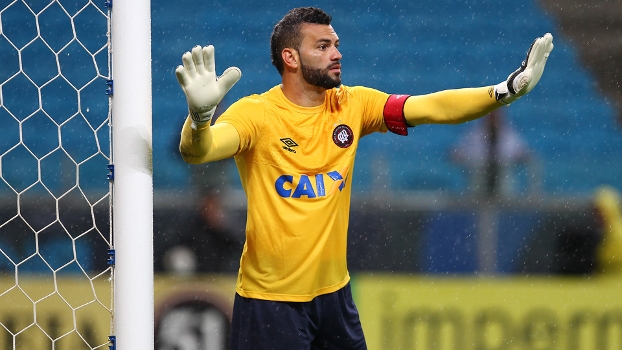 Weverton durante jogo do Atlético-PR Weverton durante jogo do Atlético-PR