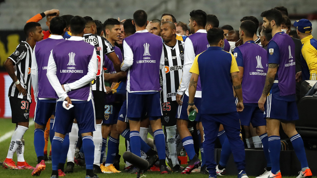 Confusão no jogo entre Atlético-MG e Boca Juniors na Conmebol Libertadores Confusão no jogo entre Atlético-MG e Boca Juniors na Conmebol Libertadores