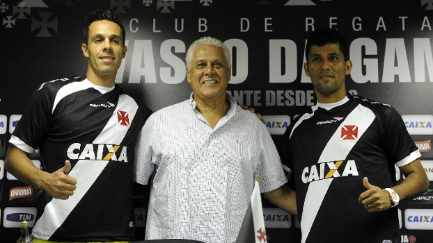 Quando presidente, Roberto na apresentação de André Rocha e Marlon, em São Januário Quando presidente, Roberto na apresentação de André Rocha e Marlon, em São Januário
