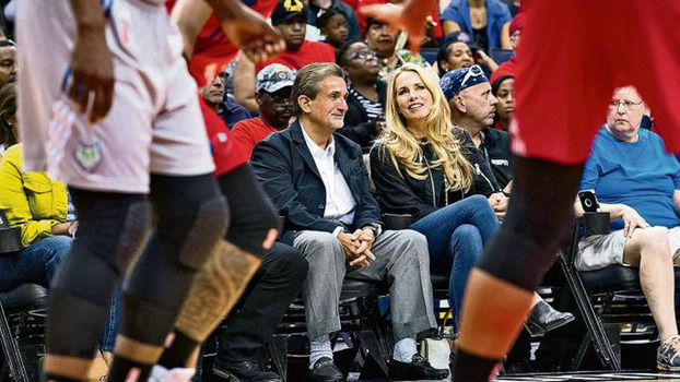 Laurene Powell Jobs concordou em comprar 20% da Ted Leonsis’ Monumental Sports & Entertainment Laurene Powell Jobs concordou em comprar 20% da Ted Leonsis’ Monumental Sports & Entertainment
