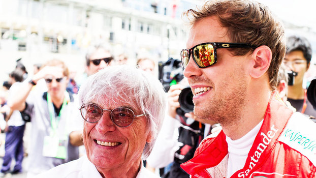 Ecclestone (esq) e Sebastian Vettel, da Ferrari, no GP do Brasil, em 2015 Ecclestone (esq) e Sebastian Vettel, da Ferrari, no GP do Brasil, em 2015