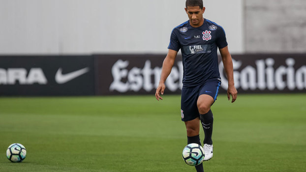 Corinthians pede faixa e medalha para Pablo, mas volta é improvável
