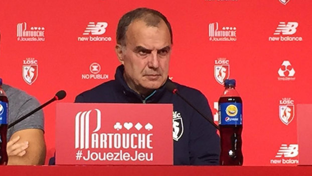 Marcelo Bielsa durante entrevista coletiva no Lille Marcelo Bielsa durante entrevista coletiva no Lille
