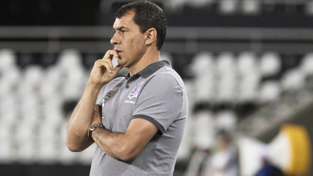 Carille admite testes e deve levar apenas cinco titulares ao Recife