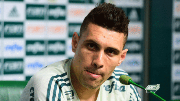 O meia deu entrevista coletiva após a eliminação diante do Barcelona de Guaiaquil O meia deu entrevista coletiva após a eliminação diante do Barcelona de Guaiaquil