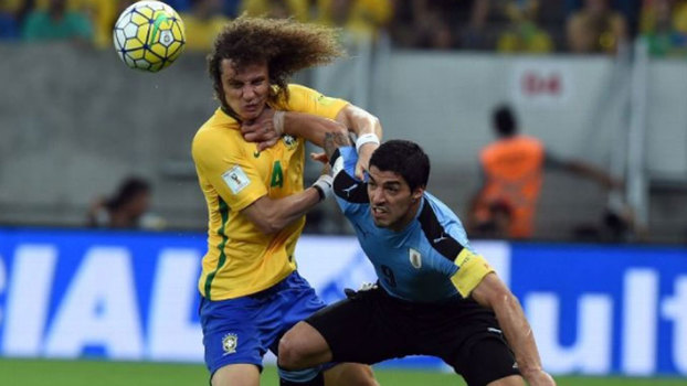 David Luiz, à esquerda, e Luis Suarez, direita, fizeram parte da rivalidade Brasil x Uruguai nos últimos tempos David Luiz, à esquerda, e Luis Suarez, direita, fizeram parte da rivalidade Brasil x Uruguai nos últimos tempos