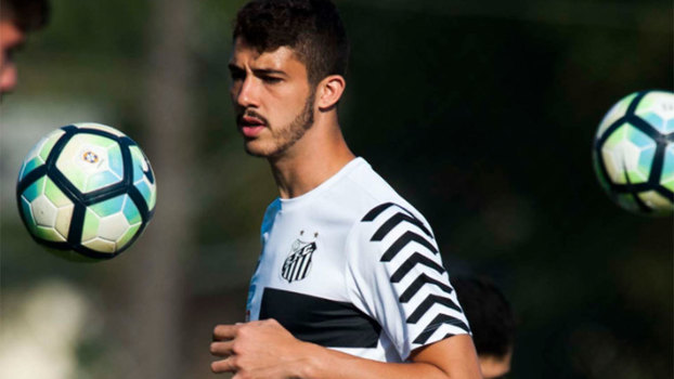 Titular no Santos, Gustavo Henrique pede atenção com Jô: 'Não pode dar brecha'