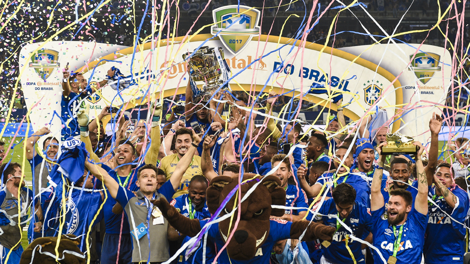 Cruzeiro faz a festa: time bate o Flamengo nos pênaltis e é campeão da Copa do Brasil