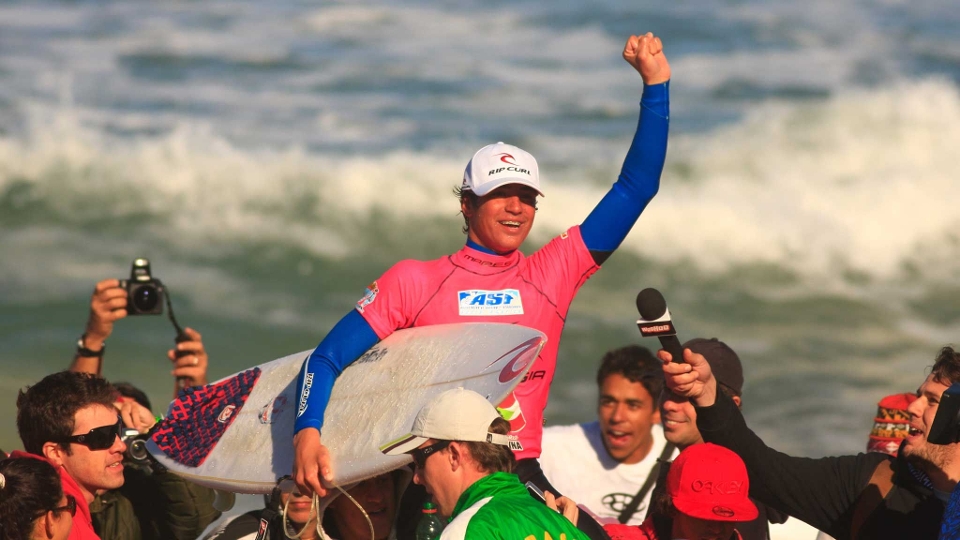 Em 2009, Gabriel Medina comemorou sua primeira vitória em um evento da ASP. Aos 15 anos, venceu o WQS 6 estrelas na Praia Mole.