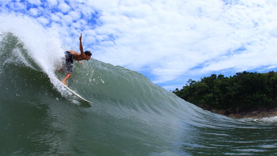 Surfar Paúba deu à Medina uma grande base nos tubos.