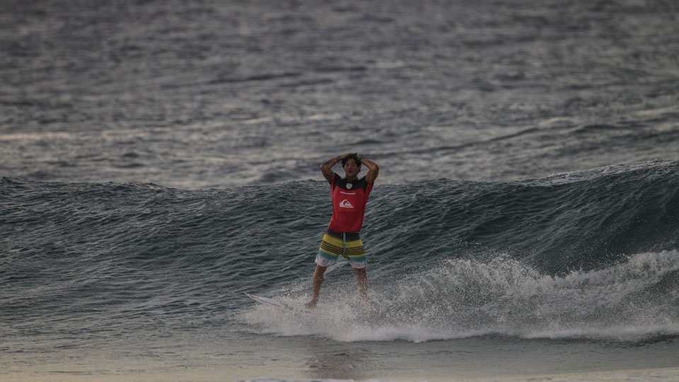 As vitórias sempre serão incríveis para Medina. Na foto, ele mal podia acreditar que havia vencido na Gold Coast.