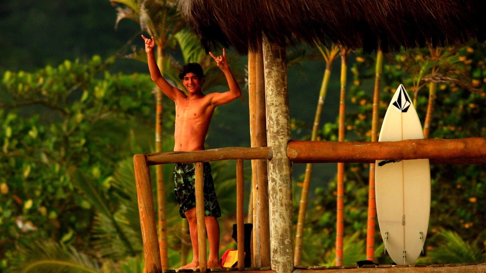 No mirante da praia de Maresias curtindo o visual das ondas também em 2009.