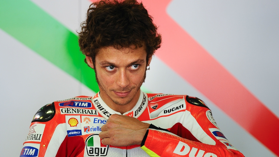 50 - Valentino Rossi ganhou oito títulos na motovelocidade e chegou a fazer testes pela Ferrari, mas desistiu de tentar uma vaga na F-1