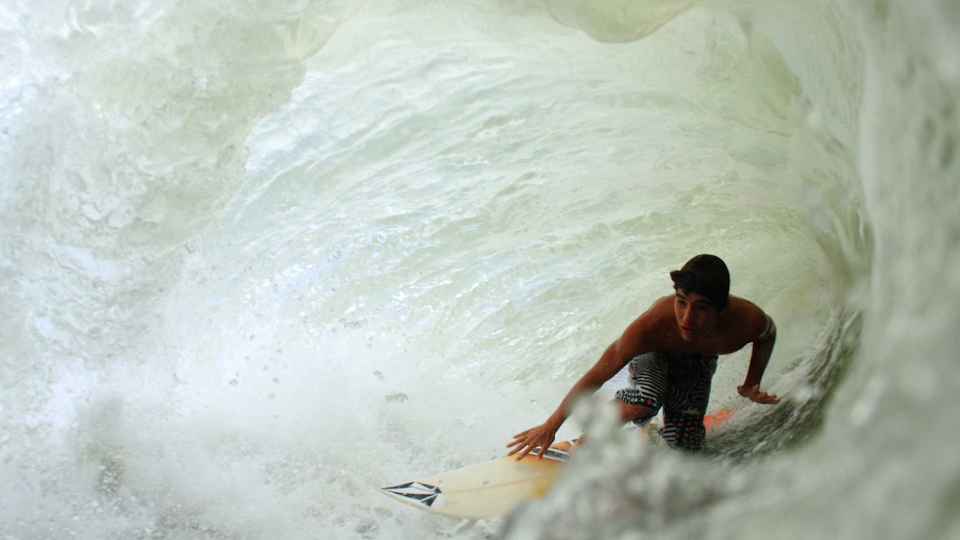 Aos 15 anos, Gabriel entocado em Pauba, já aprendia a como trabalhar com fotógrafos em uma sessão.