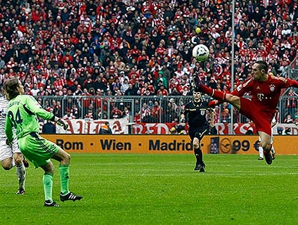 VÍDEO: Com direito a golaço, Ribéry comanda vitória do Bayern sobre o Schalke Clique no player e assista!