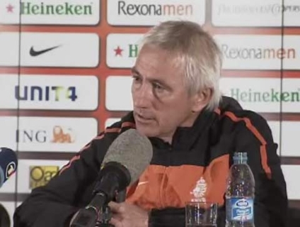 VÍDEO: Técnico da Holanda compara Espanha ao Barça: 'É a melhor do mundo nos últimos anos' Para o técnico da Holanda, a seleção espanhola merece respeito e foi a melhor dos últimos anos; veja