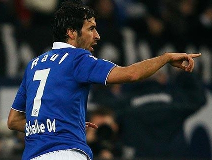 VÍDEO: Raúl chega a 400 gols na carreira, Schalke atropela Wolfsburg e encosta no Bayern Veja a goleada do Schalke 04!
