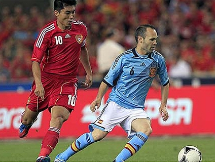 VÍDEO: Espanha sofre, mas vence a China com gol no fim antes de iniciar defesa do título europeu Clique no player e veja como foi a vitória da Espanha