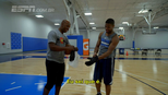 Dennis Smith Jr: novato dos Mavs treinava com luvas por causa do pai e acredita que pode ser 'Calouro do Ano' Dennis Smith Jr: novato dos Mavs treinava com luvas por causa do pai e acredita que pode ser 'Calouro do Ano'