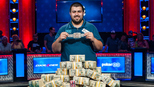 Americano é campeão mundial de poker pela 1ª vez e ganha mais de R$ 25 milhões Americano é campeão mundial de poker pela 1ª vez e ganha mais de R$ 25 milhões