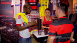 Refugiados encontram inclusão trabalhando no Flamengo, viram referência e se apaixonam pelo clube Refugiados encontram inclusão trabalhando no Flamengo, viram referência e se apaixonam pelo clube