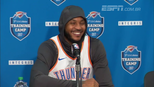 Carmelo Anthony é questionado sobre possivelmente começar no banco de reservas em Oklahoma e gargalha: 'Quem, eu?' Carmelo Anthony é questionado sobre possivelmente começar no banco de reservas em Oklahoma e gargalha: 'Quem, eu?'