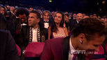 Daniel Alves revela quanto tempo demorou para se arrumar e faz Neymar rir Daniel Alves revela quanto tempo demorou para se arrumar e faz Neymar rir