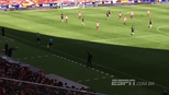 Maestro Simeone! Veja como o vibrante treinador argentino orquestra a torcida do Atlético de Madrid no fim do jogo Maestro Simeone! Veja como o vibrante treinador argentino orquestra a torcida do Atlético de Madrid no fim do jogo