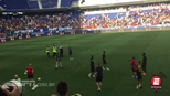 Treino do Barcelona é invadido e Neymar é abraçado por fã Treino do Barcelona é invadido e Neymar é abraçado por fã