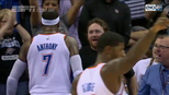 Carmelo Anthony se empolga com cesta e vai para a torcida Carmelo Anthony se empolga com cesta e vai para a torcida