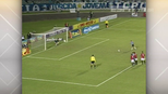 ‘Hat-trick’ de Roger Flores deu vitória ao Grêmio sobre o Atlético-PR ‘Hat-trick’ de Roger Flores deu vitória ao Grêmio sobre o Atlético-PR