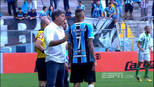 Chutes 'na Lua', arremesso bizarro e empurrão de Renato Gaúcho estrelam os 'Lances Curiosos' do SportsCenter Chutes 'na Lua', arremesso bizarro e empurrão de Renato Gaúcho estrelam os 'Lances Curiosos' do SportsCenter
