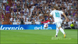 Marcelo dá virada de jogo absurda com a direita, e Modric emenda chapéu Marcelo dá virada de jogo absurda com a direita, e Modric emenda chapéu
