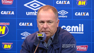Peça importante de Mano terá de passar por cirurgia e não joga mais em 2017 Mano perdeu um de seus principais jogadores do meio de campo