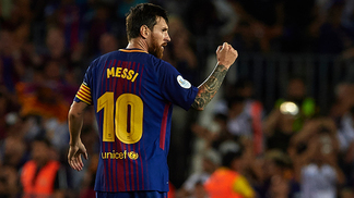 Presidente garante que Messi e Iniesta ficarão no Barcelona 'por quanto tempo quiserem' Messi comemora o seu gol de pênalti